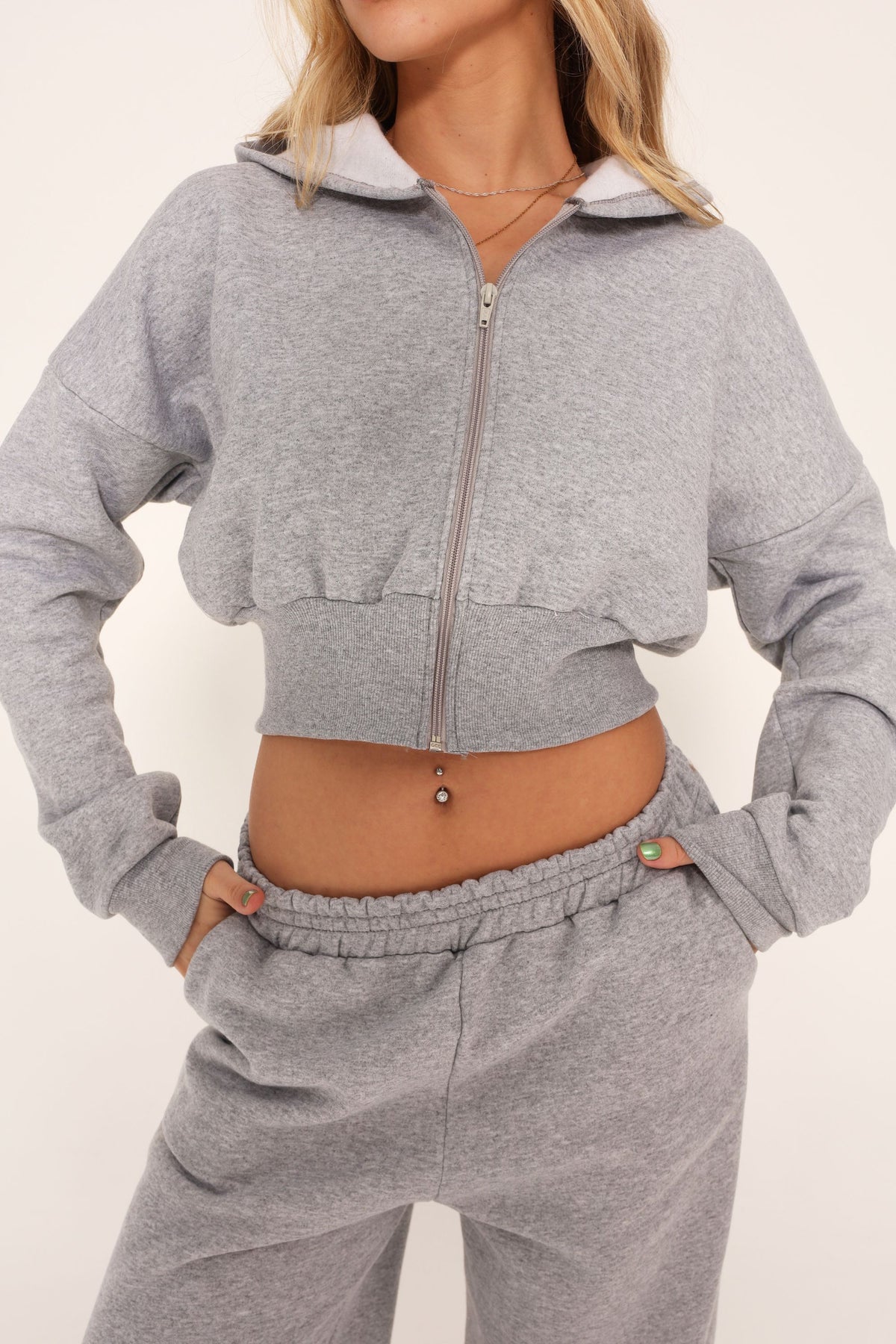 JAQUETA MOLETOM CROPPED