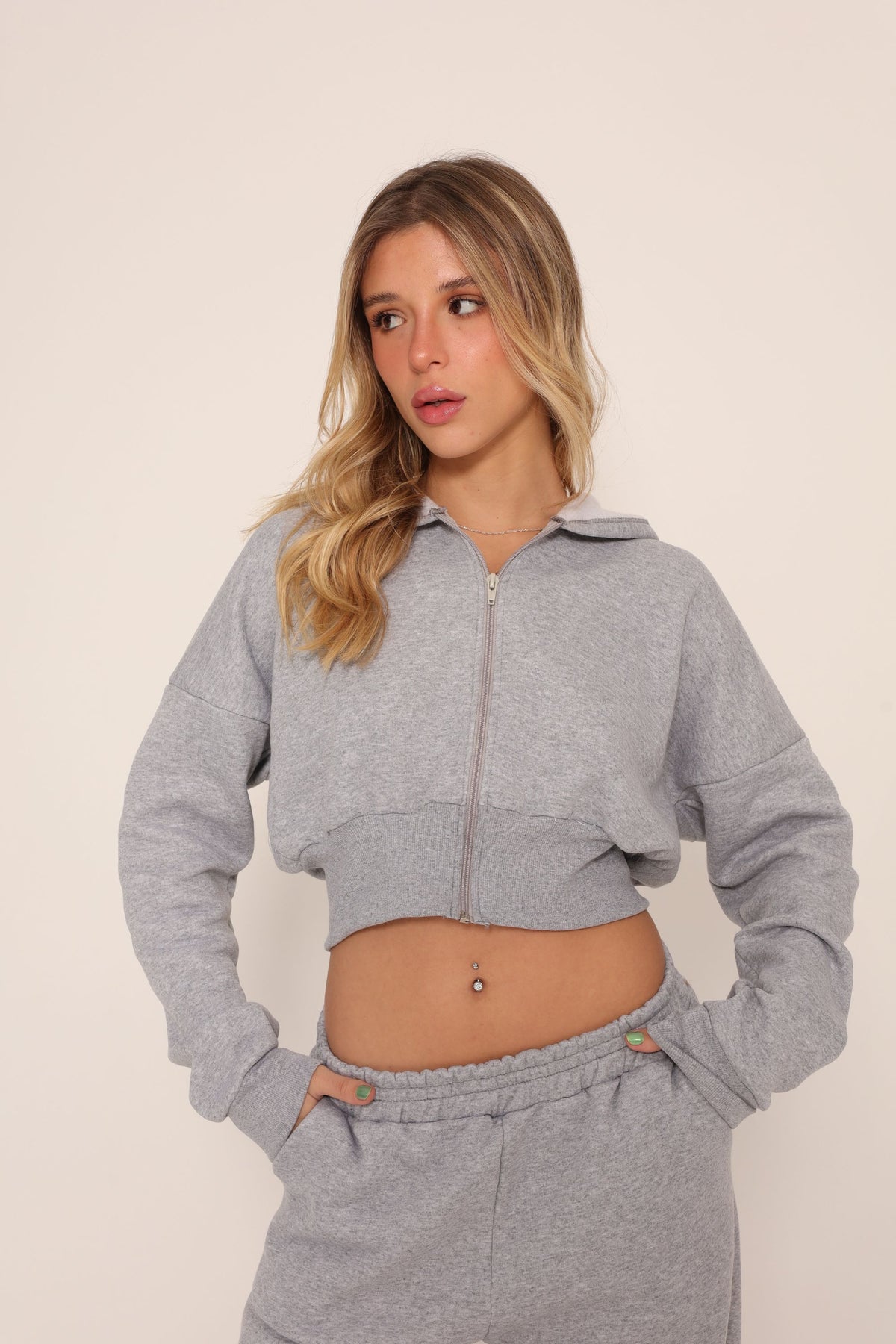 JAQUETA MOLETOM CROPPED